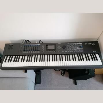Kurzweil PC4 (digitální stage piano)