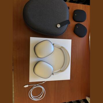 Apple AirpodsMax hvězdně bílá