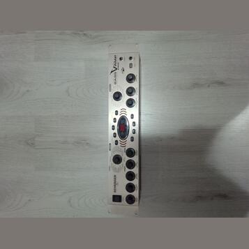 BEHRINGER BASS V-AMP PRO 