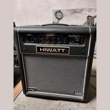 Baskytarové kombo Hiwatt Maxwatt B60 - top stav