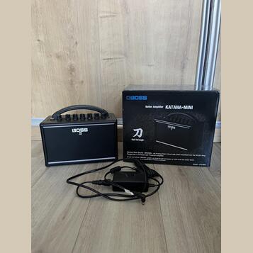 Boss Katana Mini + zdroj Roland jako nové