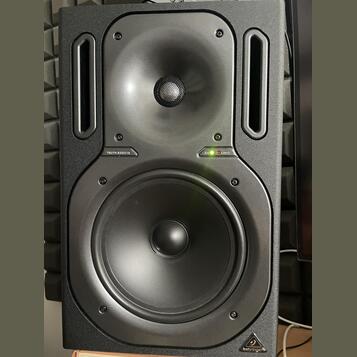 Prodám aktivní studiové monitory Behringer Truth B2031A – pá