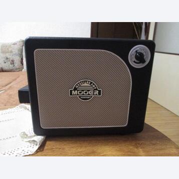 Modelingové kytarové kombo Mooer Hornet Black