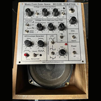 MFOS Noise Toaster – analogový syntezátor