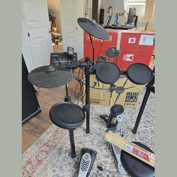 YAMAHA DTX432K - Drum kit - unused present