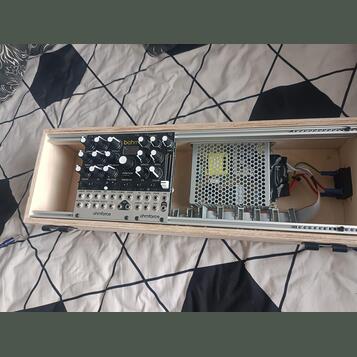 Prodám Eurorack modular case 90HP s krytem na přenos