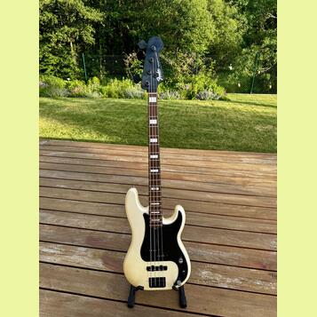 Fender Duff McKagan Deluxe Precision Bass