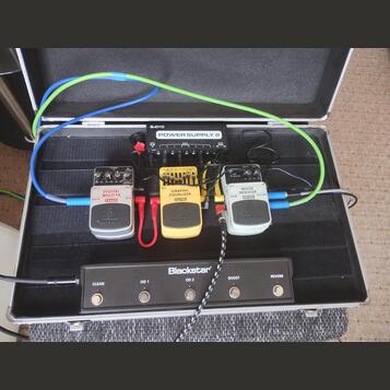 Behringer efekty s pedalboardem