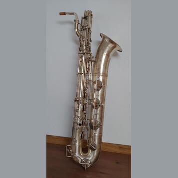 Barytonový saxofon Weltklang (nízké A), postříbřený