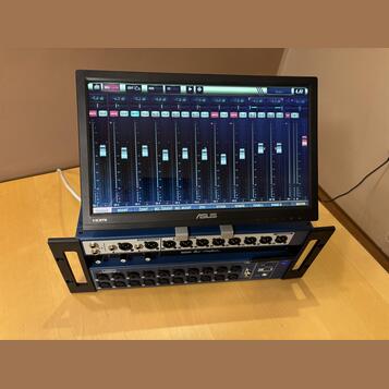 Digitální mixážní Soundcraft Ui24R + dotykové LCD