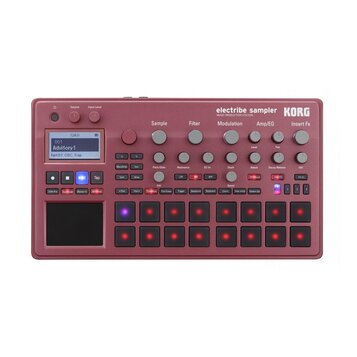 Červený sampler KORG electribe sampler MUSIC PRODUCTION STATION. Zařízení obsahuje displej s nápisem 001 Advisory 1 Part:01 OSC: Trap, několik otočný…