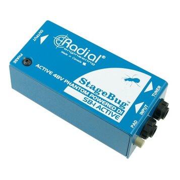 Modrý kovový DI box s bílým nápisem StageBug™ SB-1 ACTIVE a textem ACTIVE 48V PHANTOM POWERED DI. Na horní straně je logo Radial engineering a nápis…