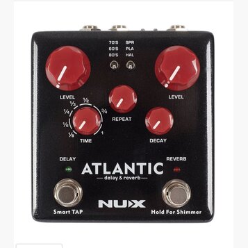 Černý efekt pedál s nápisy ATLANTIC — delay & reverb— a NUX. Zařízení má čtyři červené otočné knoflíky s popisky LEVEL, TIME, REPEAT a DECAY, dva stř…