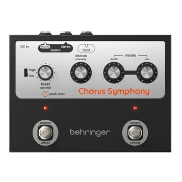 Černý efektový pedál s nápisem Chorus Symphony a logem behringer. Zařízení má stříbrný ovládací panel s knoflíky pro level control, chorus intensity,…