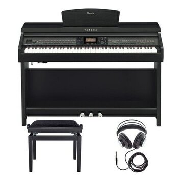 Černý digitální piano s klaviaturou a přívodním stojanem. Na horní části je bílý nápis YAMAHA a nad klaviaturou se nachází ovládací panel s displejem…