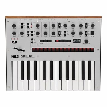 Stříbro-šedý monofonní analogový syntetizátor s klaviaturou a dřevěnými bočními panely. Na předním panelu je nápis KORG monologue MONOPHONIC ANALOGUE…
