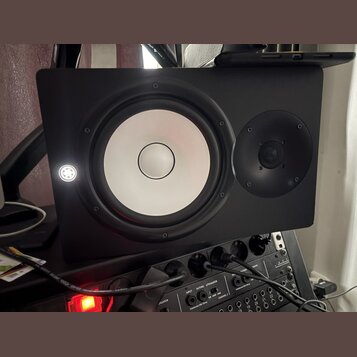 Yamaha HS8