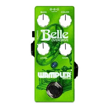 Zelený kytarový efekt pedál s nápisy BASS, COLOR, LEVEL a GAIN u čtyř bílých oválných ovladačů. Uprostřed je bílý nápis Belle OVERDRIVE a v dolní čás…