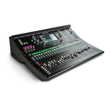 Černý digitální mixážní pult s kovovým povrchem a množství posuvníků, tlačítek a ovladačů. V horní části je umístěn displej s nápisy ALLEN & HEATH a…