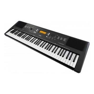 Černý digitální klavír s bílými a černými klávesami. Na ovládacím panelu je vidět logo YAMAHA a označení modelu PSR-E373. Nástroj obsahuje displej, n…