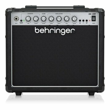 Černý kytarový kombo zesilovač s logem behringer na přední mřížce. V pravém horním rohu je nápis HA-20R. Ovládací panel obsahuje sekce OVERDRIVE, CLE…