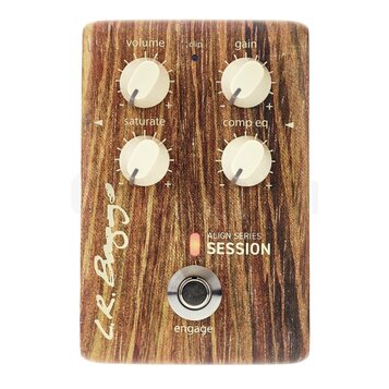 Kytarový efekt s dřevěným povrchem a čtyřmi bílými oválnými knoflíky. Nad knoflíky jsou nápisy volume, clip, gain, saturate a comp eq. V dolní části…