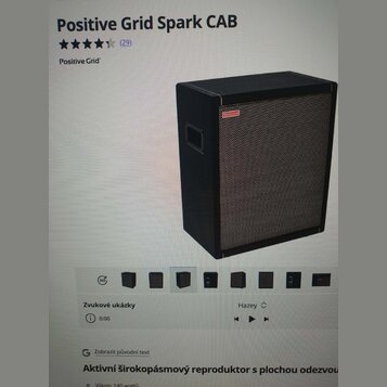 Černý kytarový reproduktor s hranatým tvarem a textilní maskou. Na přední straně je umístěno červené logo s nápisem Positive Grid. V horní části obrá…