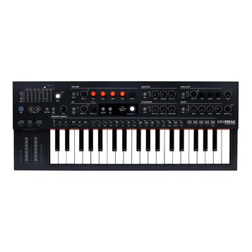 Černý klávesový syntetizátor s bílými a černými klávesami. Na panelu jsou vidět nápisy ARTURIA a MINIFREAK POLYPHONIC SYNTHESIZER. Přístroj obsahuje…