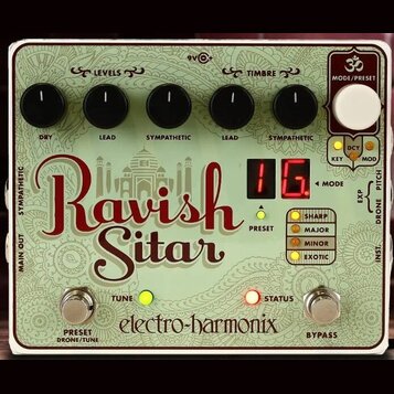 Kytarový efekt pedál značky electro-harmonix s názvem Ravish Sitar. Zařízení má světle zelený povrch s ornamentální grafikou, pět černých otočných ov…