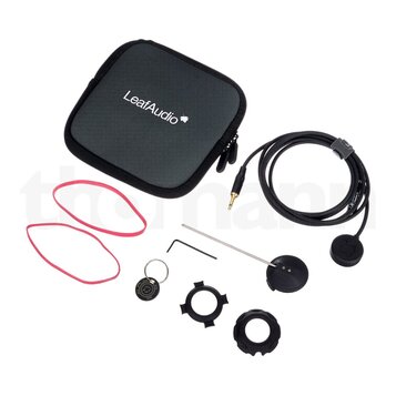 Sada příslušenství k in-ear monitorům v černém zipovém pouzdře s bílým nápisem LeafAudio. Soubor obsahuje černý audio kabel se zlatými konektory, dvě…