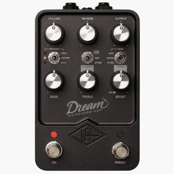 Černý kytarový pedál s šesti stříbrnými otočnými knoflíky a dvěma stoupacími spínači. Na panelu jsou nápisy VOLUME, REVERB, OUTPUT, BASS, TREBLE a BO…