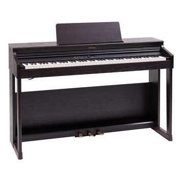 Digitální piano v černém dřevě s přívukem na noty. Na horní liště je umístěno logo Roland. Nástroj má bílé a černé klávesy, ovládací prvky nad nimi a…