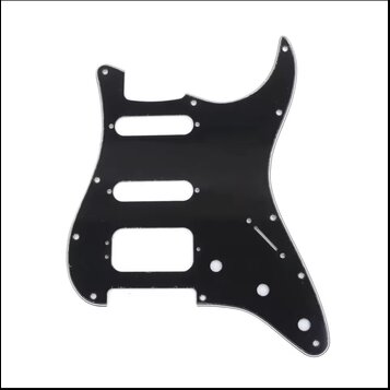 Černý plastový pickguard pro elektrickou kytaru. Má výřezy pro tři snímače a ovládací prvky. Povrch je hladký a bez viditelných značek či nápisů.