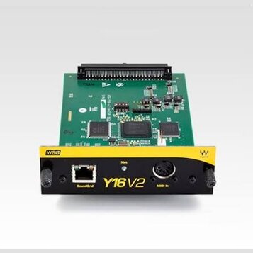 Zadávací panel černého zařízení s žlutým horním okrajem a zelenou elektronickou deskou. Na čelní straně je nápis Y16 V2, logo WSG a označení SoundGri…