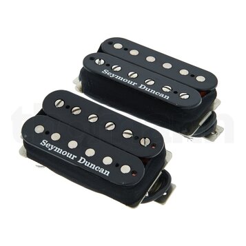 Dva elektrické snímače typu humbucker v černé barvě. Na spodní části obou snímačů je bílý nápis Seymour Duncan. Povrchy jsou hladké a v dobrém stavu.