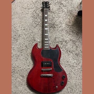 Červená elektrická kytara s černým pickguardem a hnedým hmatníkem. Na hlavě je viditelné logo Epiphone. Tělo vykazuje drobné známky opotřebení a povr…