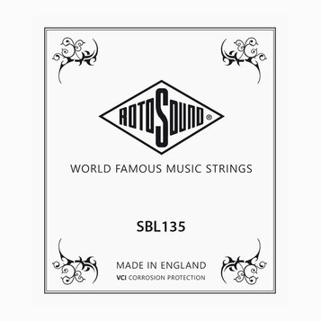 Černobílá fotografie obalu od strun s logem ROTOSOUND v kosočtverci. Pod ním je text WORLD FAMOUS MUSIC STRINGS a označení modelu SBL135. Ve spodní č…
