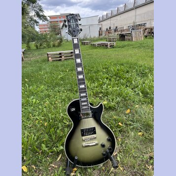 Elektrická kytara s tmelem v černé barvě s přechodem do stříbrno-šedé (sunburst). Na hlavě je viditelné logo Epiphone. Kytara má dva humbuckery, čtyř…