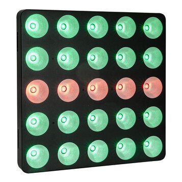 Čtvercový LED panel s černým rámem a 25 kulatými svítícími elementy v mřížce 5x5. Většina elementů svítí zeleně, zatímco prostřední řada pěti element…