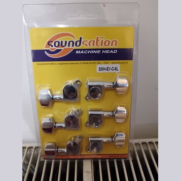 Sada šesti chromovaných ladicích kolíků v originálním plastovém balení na žlutém podkladu. Na obalu je logo soundsation a nápis MACHINE HEAD, dále te…