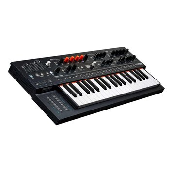 Černý syntetizátor s klaviaturou a ovládacím panelem. Na levé straně je bílý nápis ARTURIA a vpravo nahoře nápis MINIFREAK. Panel obsahuje bílé a čer…