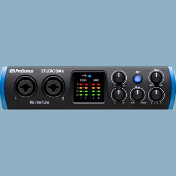 Černý zvukový interface s modrými bočními kryty. Na zařízení jsou nápisy PreSonus a STUDIO 24 c, dva vstupy označené čísly 1 a 2 s popiskem Mic / Ins…