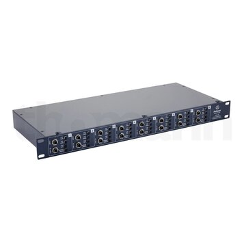 Šedý rackový přístroj s černým předním panelem. Na pravé straně je logo Palmer a nápis „Audio tools PAN16 8/16 CHANNEL PASSIVE DI BOX“. Přední panel…