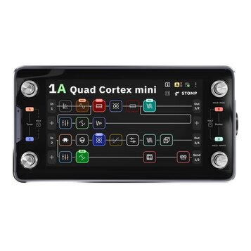 Digitální efektový procesor s černým tělem a velkým displejem. Na obrazovce je nápis 1A Quad Cortex mini, slovo STOMP a grafické schéma signálových c…