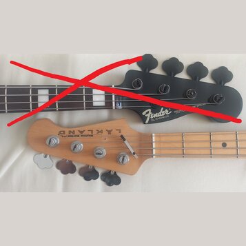 Fotografie zobrazuje dvě hlavy basových kytar. Horní černá hlava nese logo Fender, nápis DELUXE MADE IN MEXICO a sériové číslo MXD1901226, přičemž je…