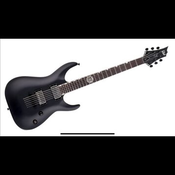 Černá elektrická kytara s matným povrchem a dvěma humbuckery. Na hlavě nástroje je bílé logo Ltd. Na hrazence je vidět kulatý znak s nečitelným nápis…