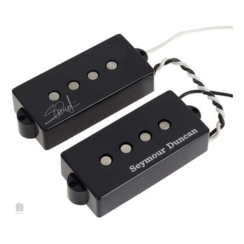 Dvě černé humbuckery s viditelnými póly. Na horním snímači je bílý podpis "Seymour". Dolní snímač má bílý nápis "Seymour Duncan". Oba nástroje mají p…