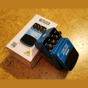 Behringer "TM300" TUBE AMP MODELLER