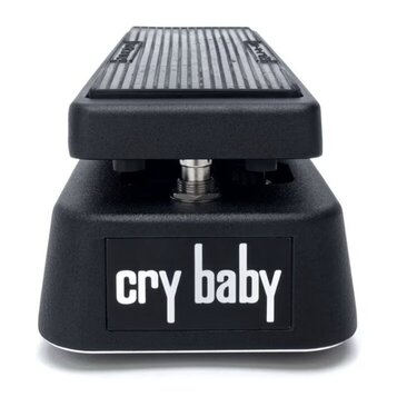 Černý kytarový wah pedál s texturovaným šlapadlem. Na přední straně je bílý nápis cry baby v černém obdélníkovém rámečku. Povrch je matně černý, v do…