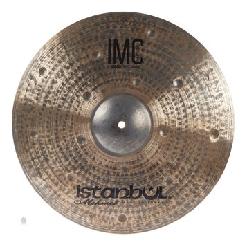 Bronzový činel s tmavým, kropkovaným povrchem a viditelnými hámrnými důlky. Na horní části je nápis IMC BRONZE DARK 18" CRASH a v dolní části logo is…